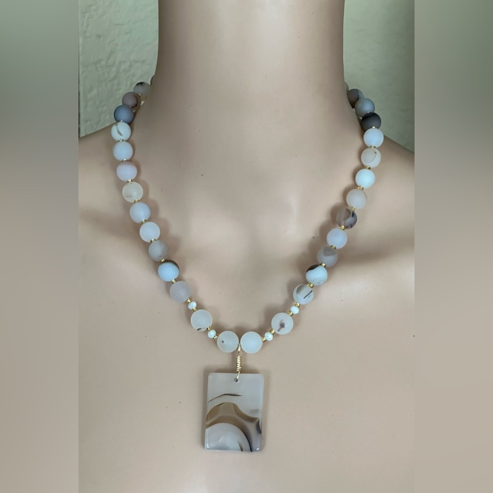 22 inch Matte Flower Agate bead necklace NWOT - Picture 15 of 15